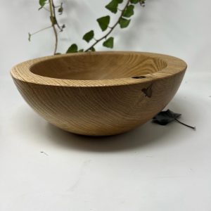 Schale aus Eichenholz