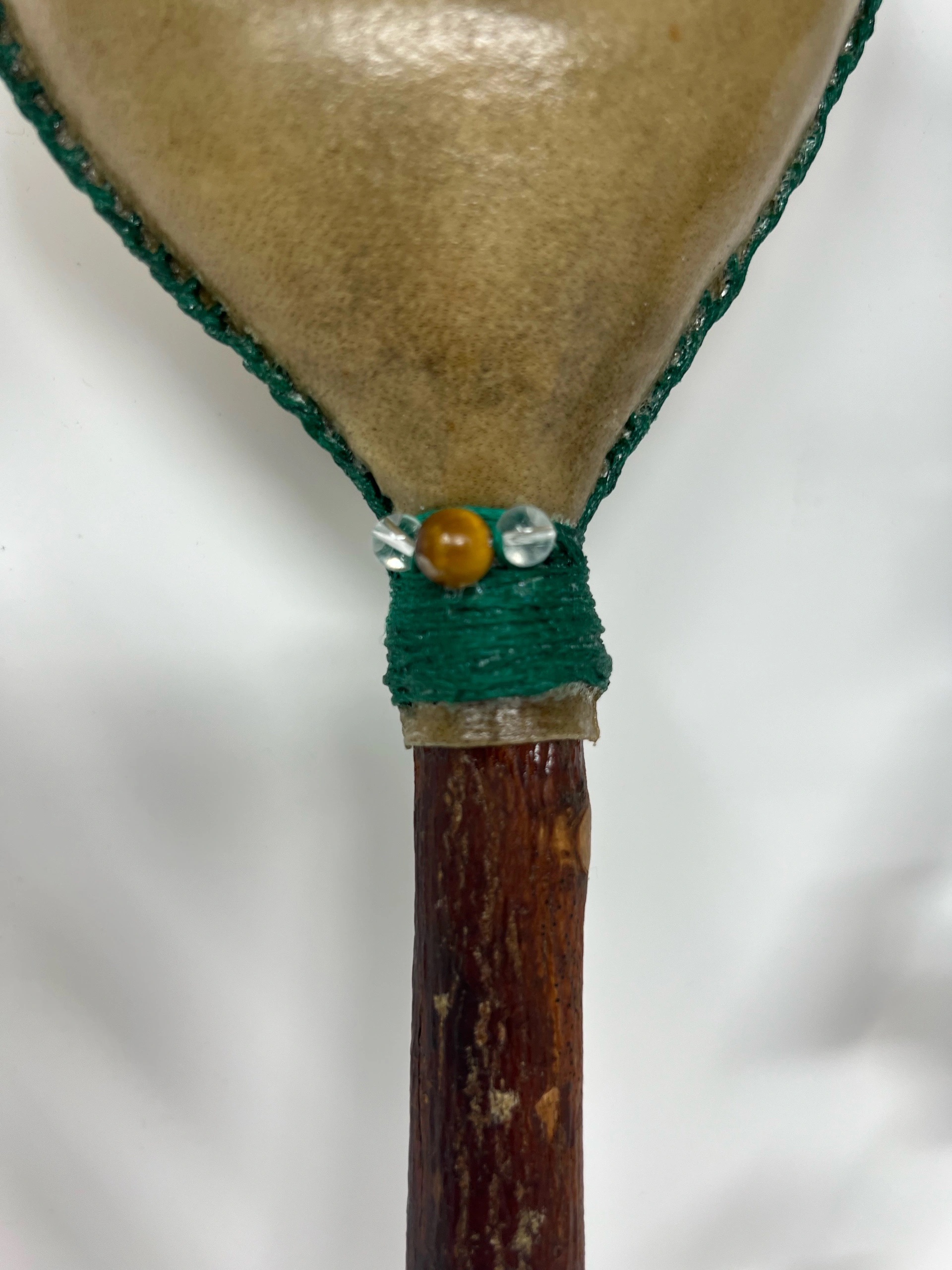 Ritualrassel Tiegerauge & Bergkristall – Bild 2